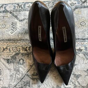 MANOLO BLAHNIK BLACK SIZE 42 PUMPS